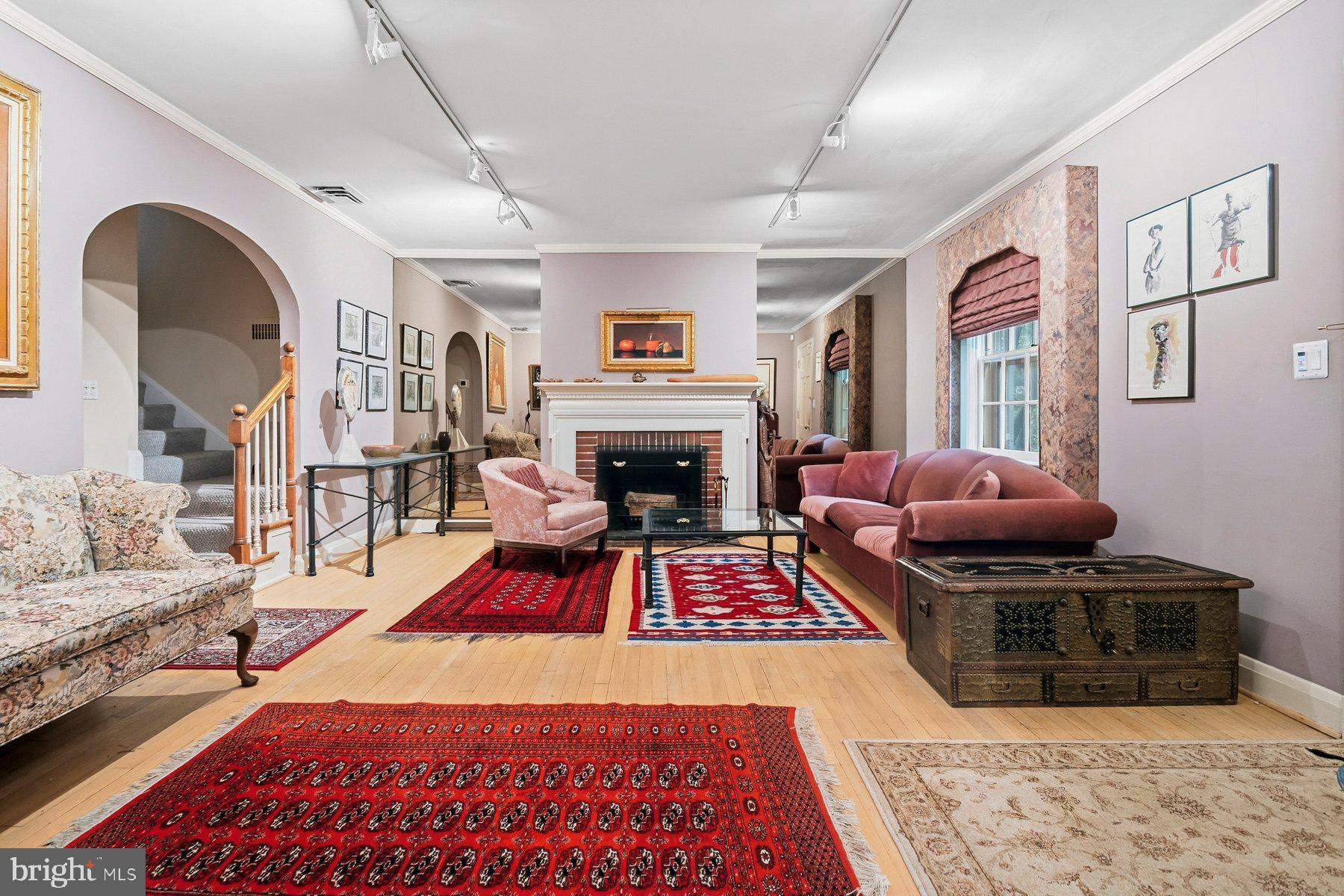 1213 ROUNDHILL ROAD