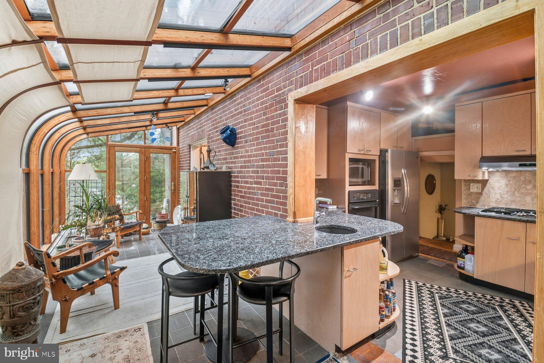 1213 ROUNDHILL ROAD