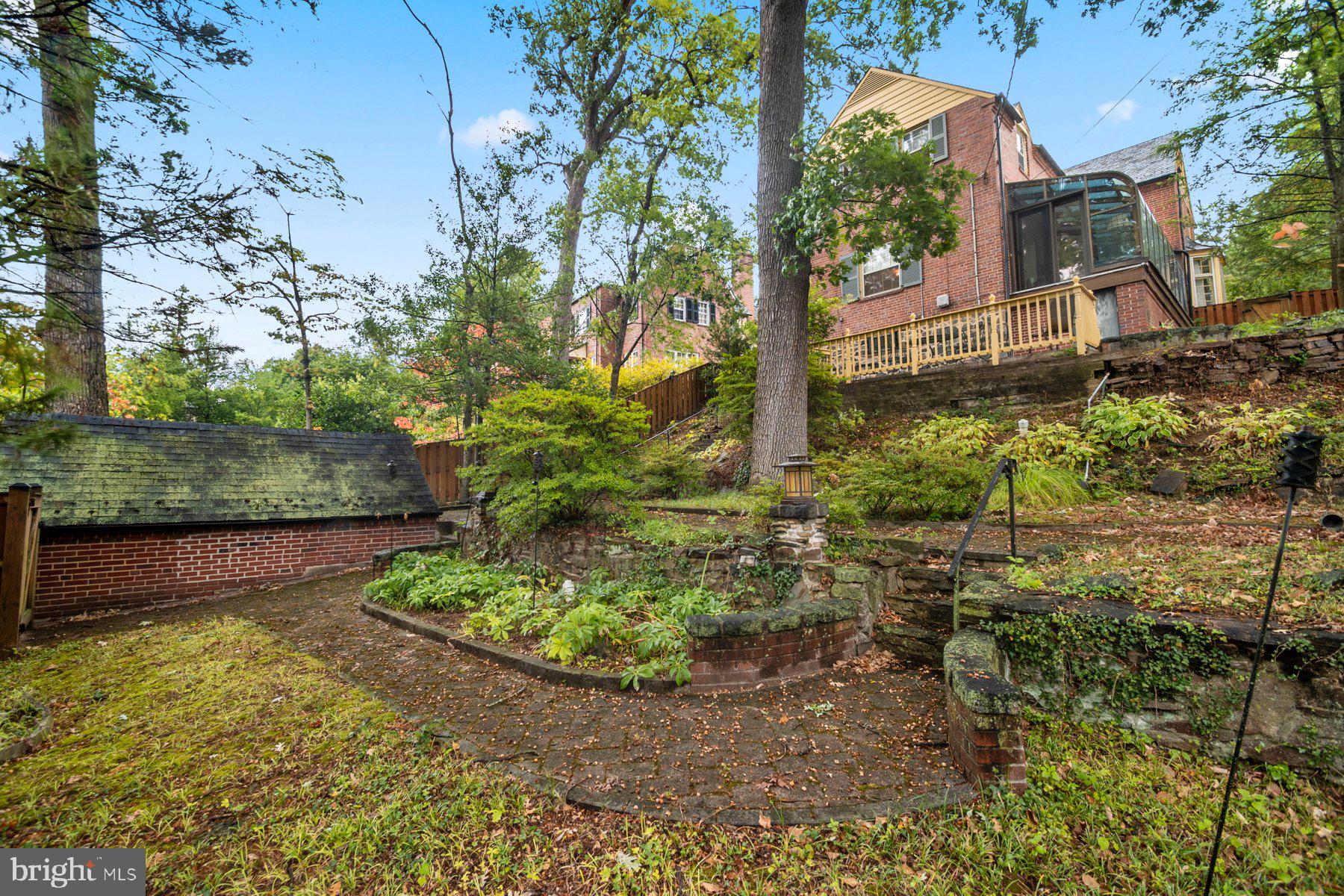 1213 ROUNDHILL ROAD