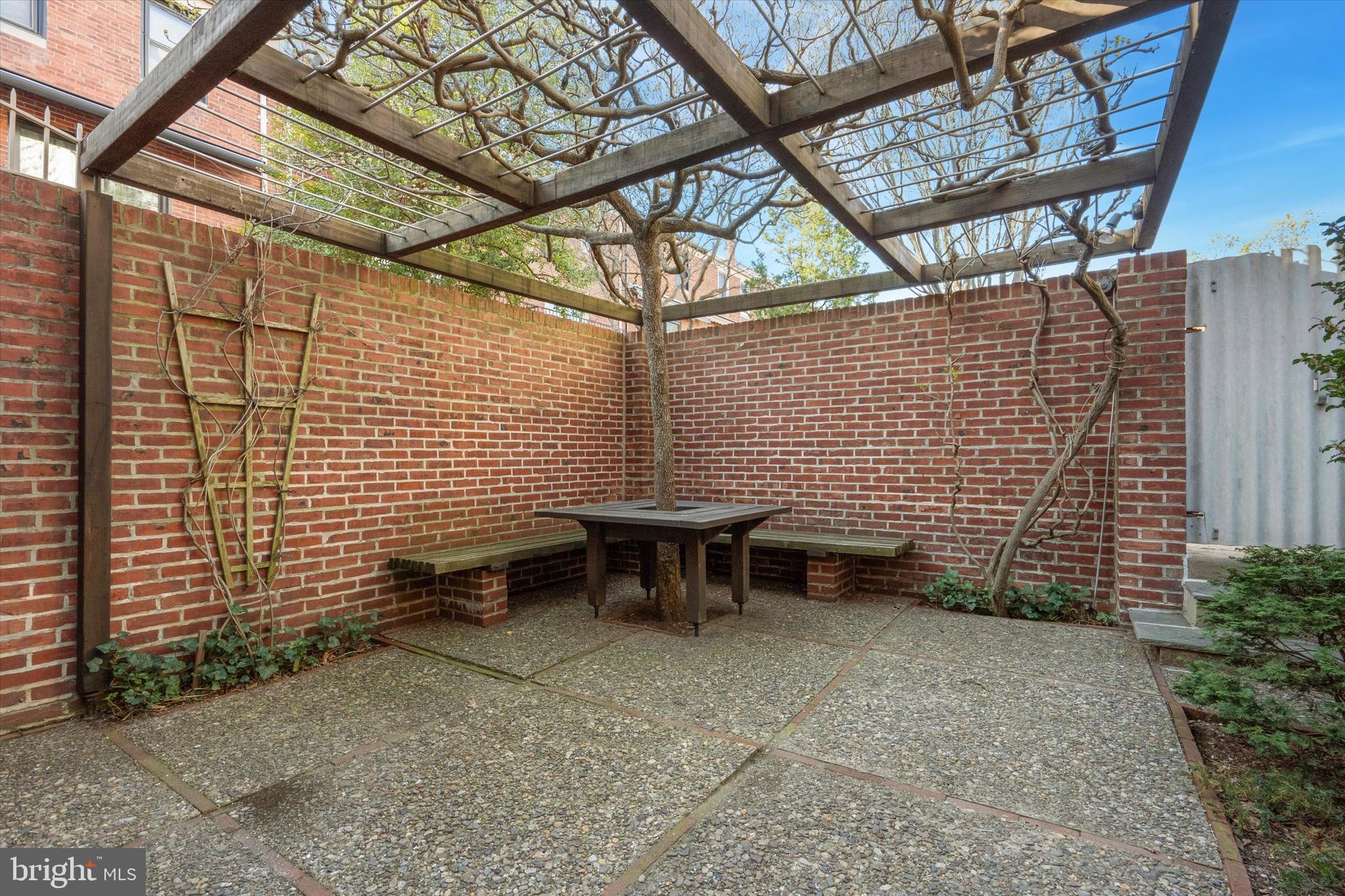 SOCIETY HILL - Residential