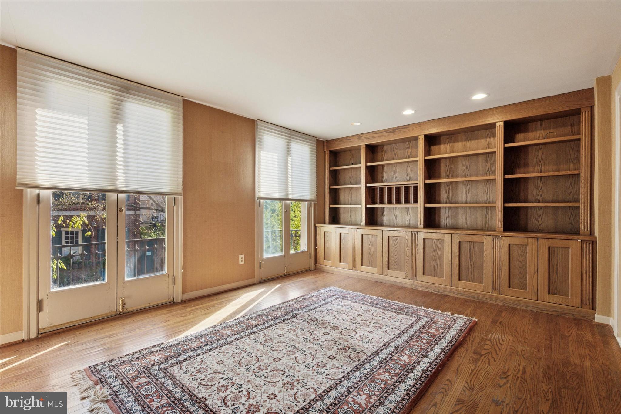 SOCIETY HILL - Residential