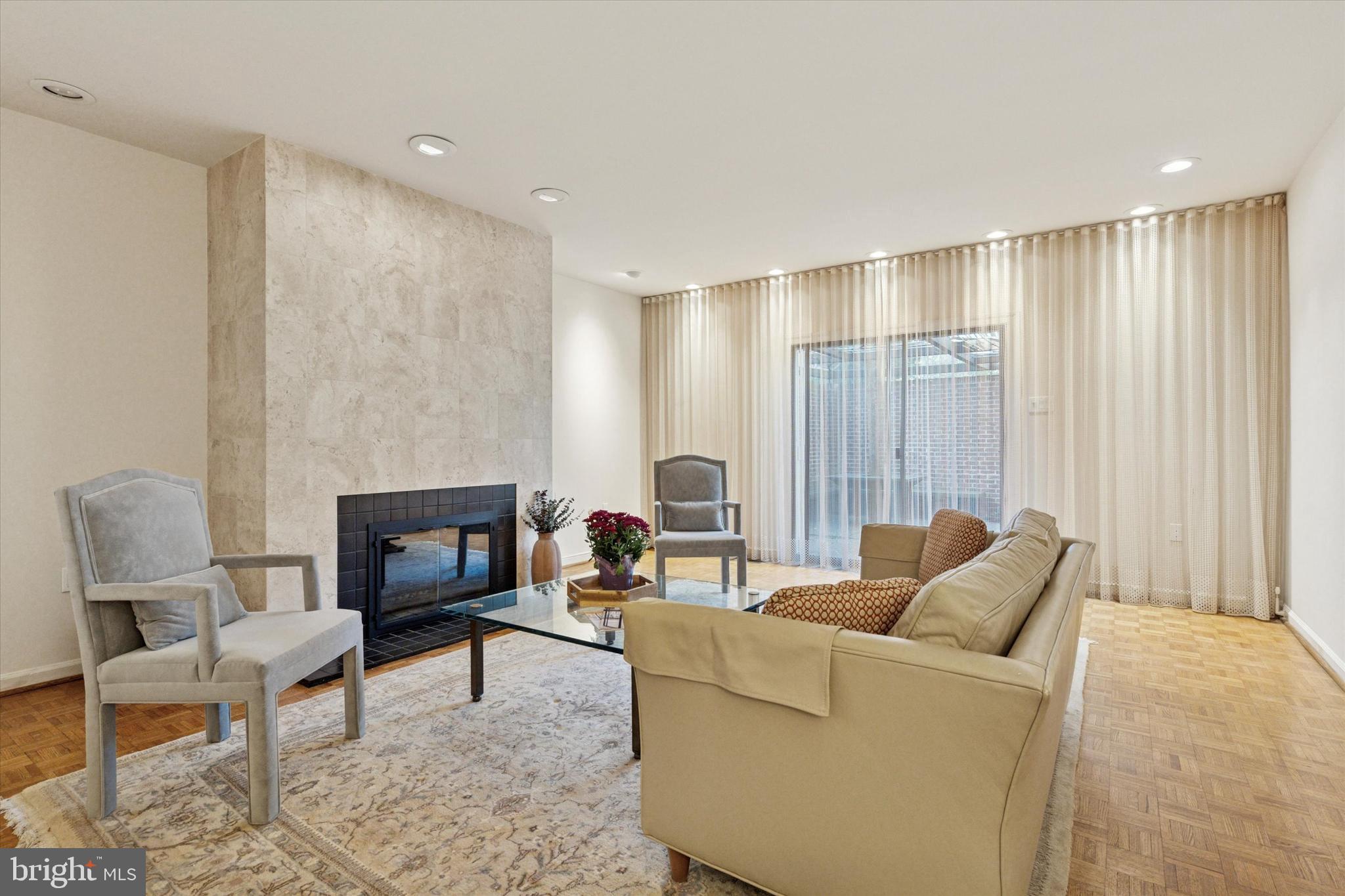 SOCIETY HILL - Residential