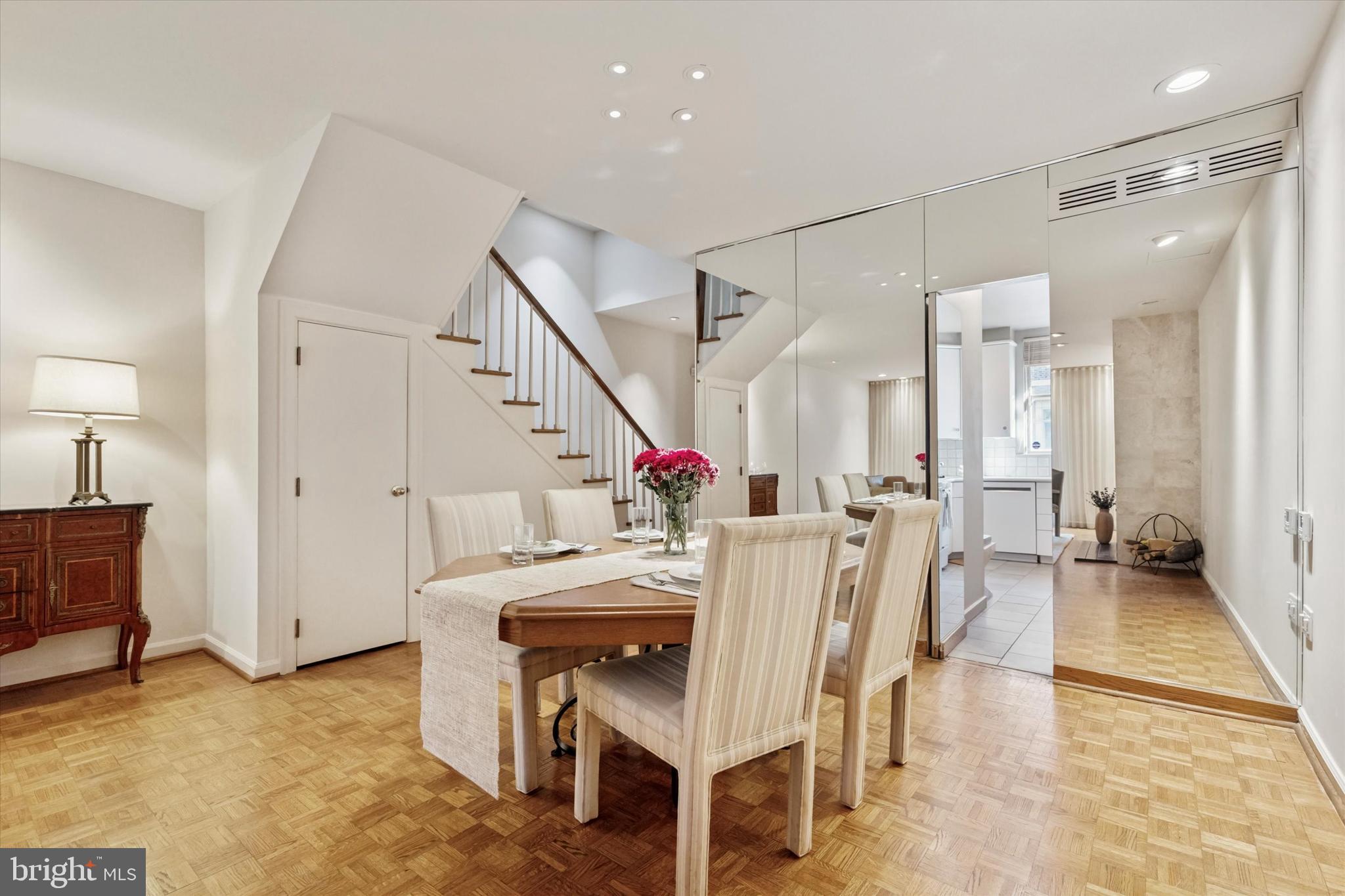 SOCIETY HILL - Residential