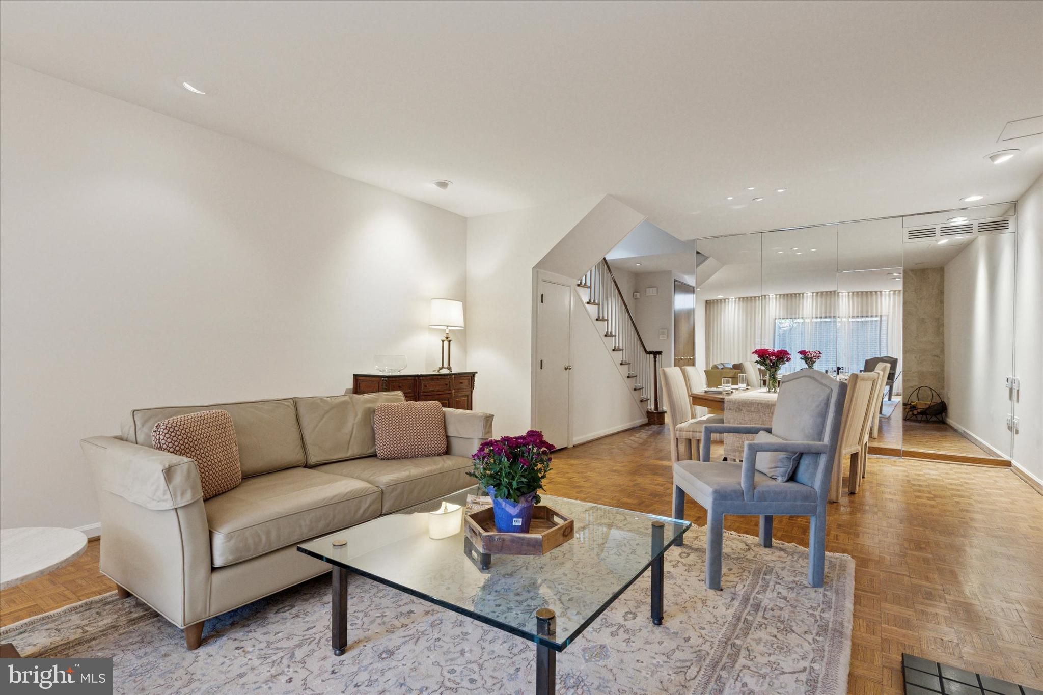 SOCIETY HILL - Residential