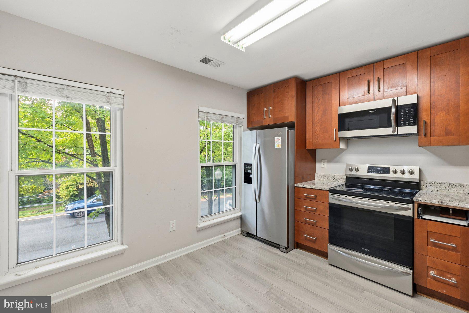 7939 FOXCREST COURT 7939