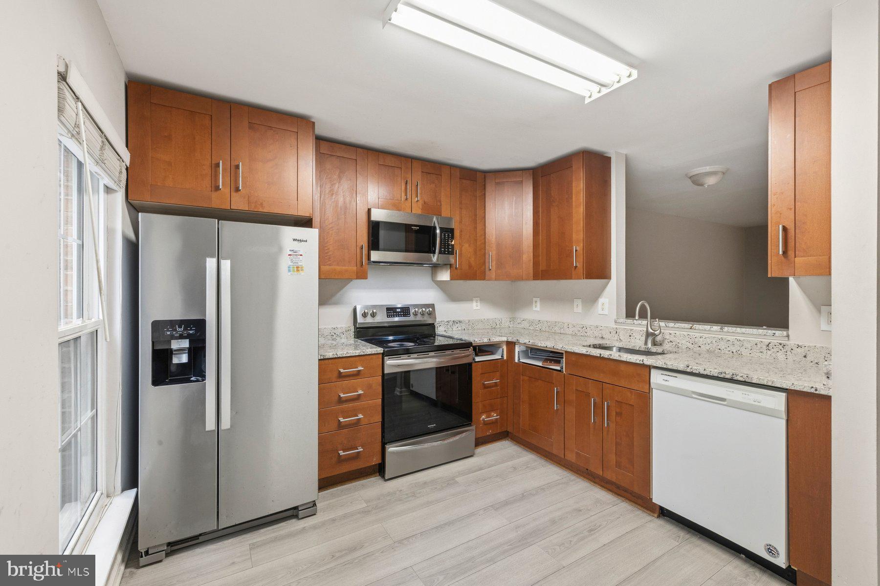 7939 FOXCREST COURT 7939
