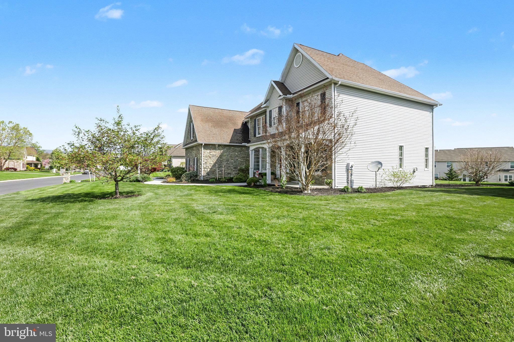 HAMPDEN SUMMIT - Residential