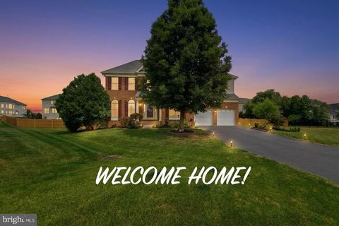 Photo of 43679 Lucketts Bridge Circle, ASHBURN, VA 20148 (MLS # VALO2119108)
