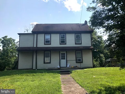 4450 Skippack Pike APT D, Schwenksville, PA MLS: PAMC2162590