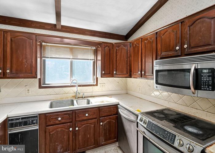 CHAPEL KNOLLS - Residential