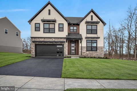 Homes For Sale - 18 Old Moss Lane Ln<br/> CARLISLE, PA 17013