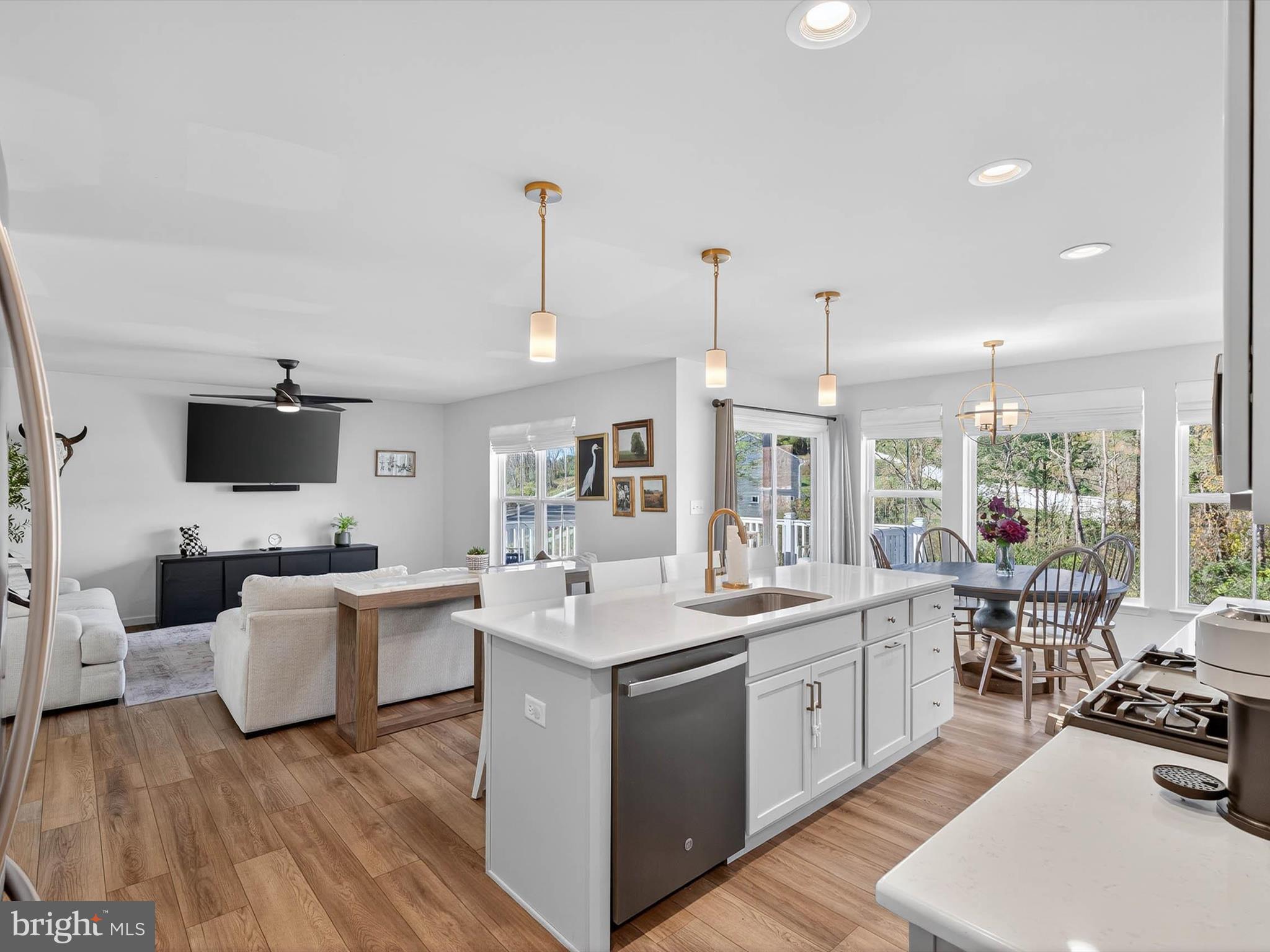 PATHFINDER MEADOWS - Residential