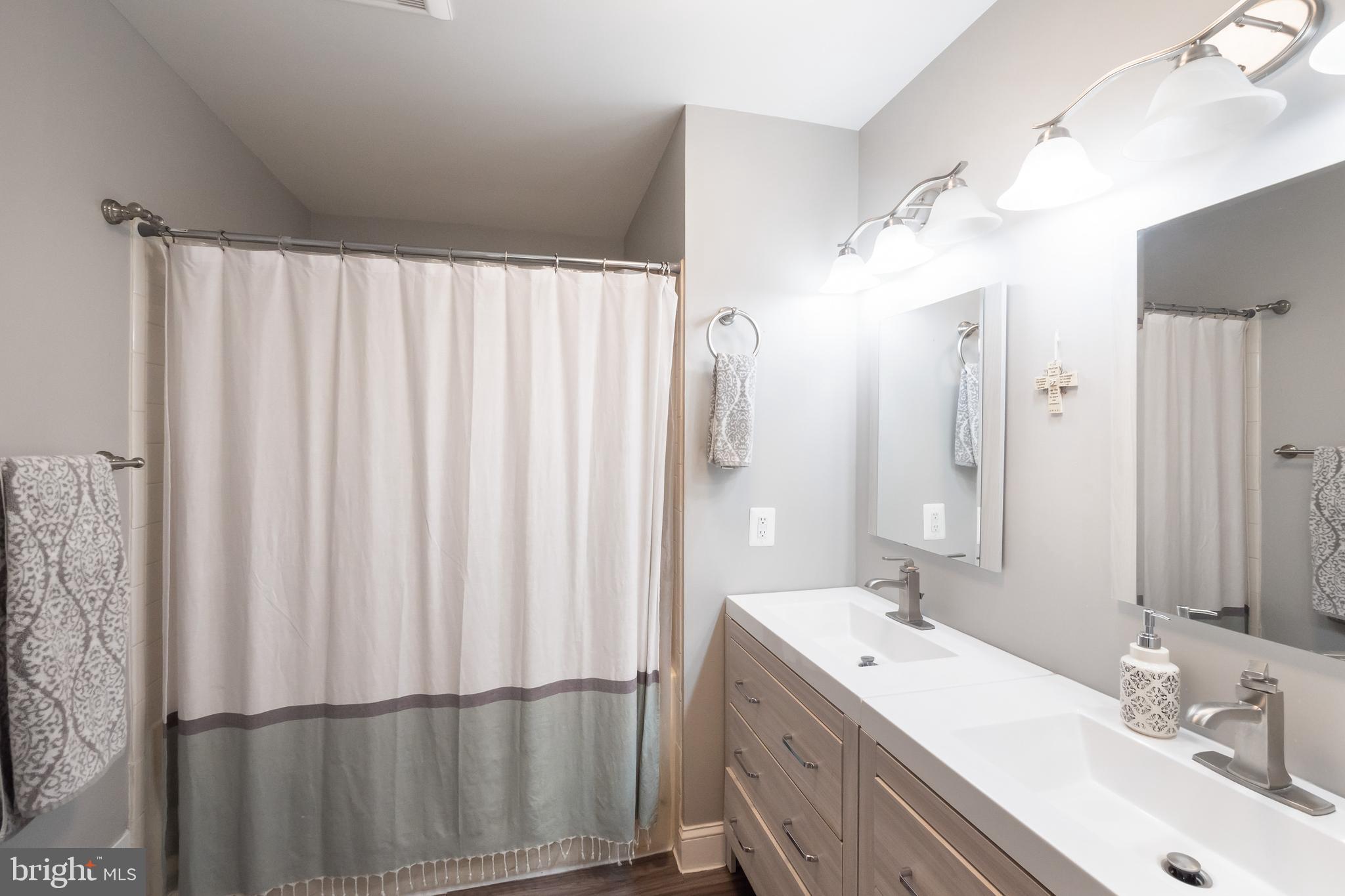 COMPTON VALLEY ESTATES - Residential