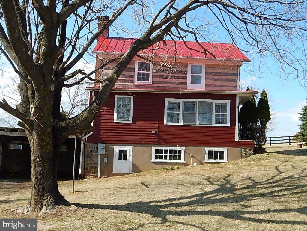 Photo of 39038 Rickard Road, LOVETTSVILLE, VA 20180 (MLS # VALO2110044)