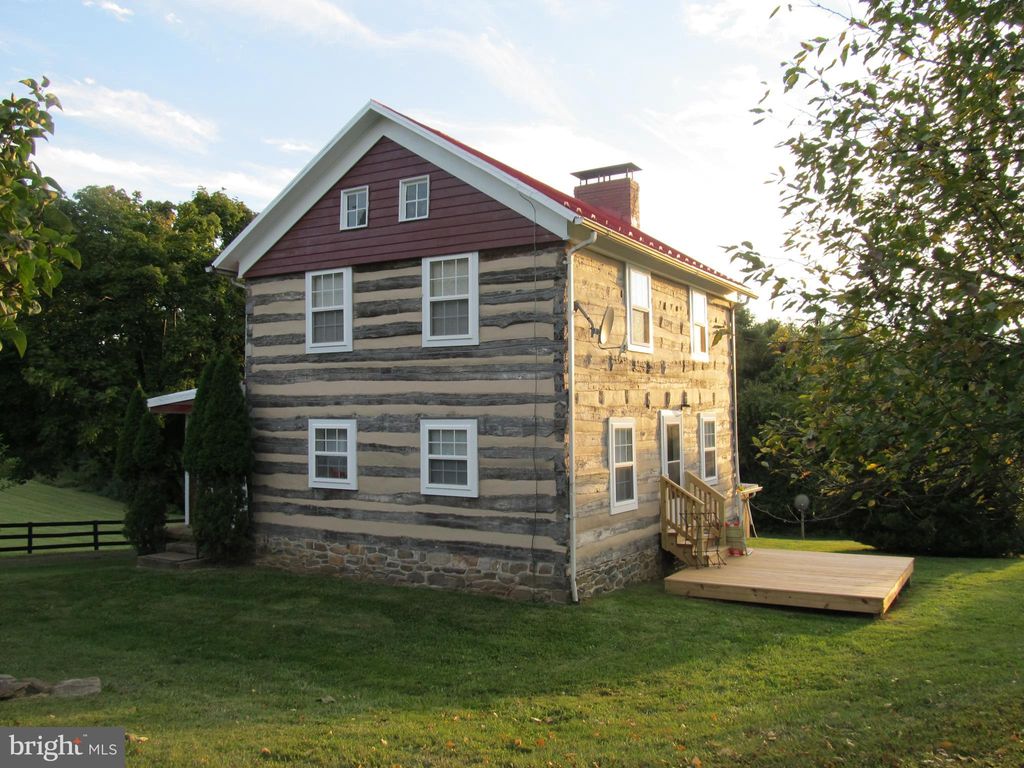 Photo of 39038 Rickard Road, LOVETTSVILLE, VA 20180 (MLS # VALO2110044)