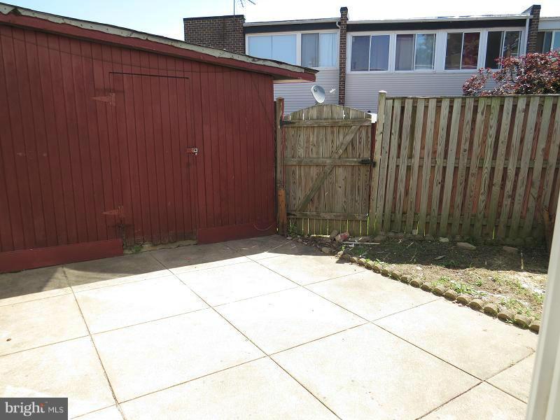 DULLES PARK TOWNHOUSES - Residential