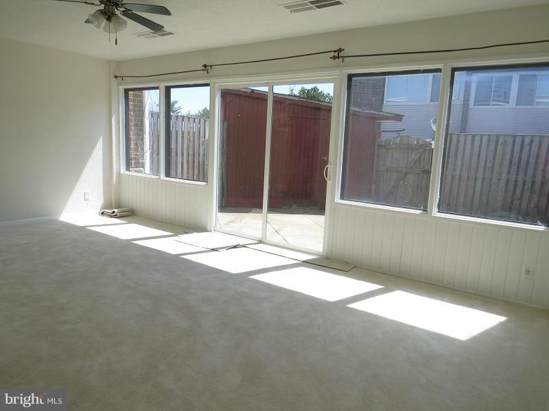 DULLES PARK TOWNHOUSES - Residential