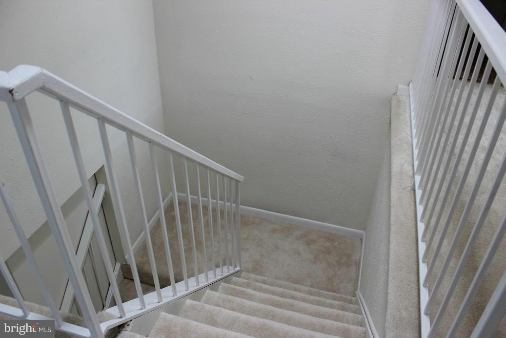 DULLES PARK TOWNHOUSES - Residential