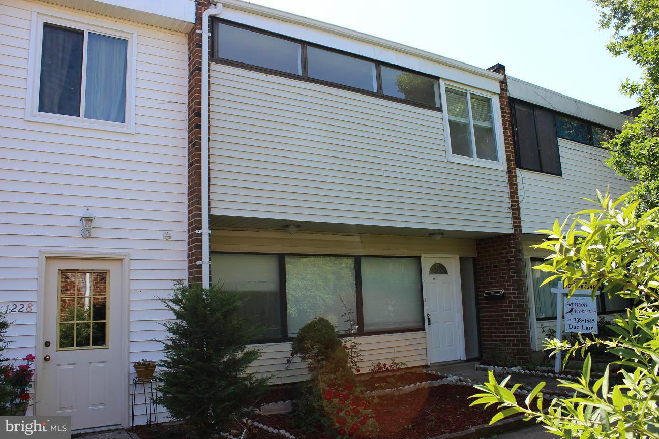 DULLES PARK TOWNHOUSES - Residential