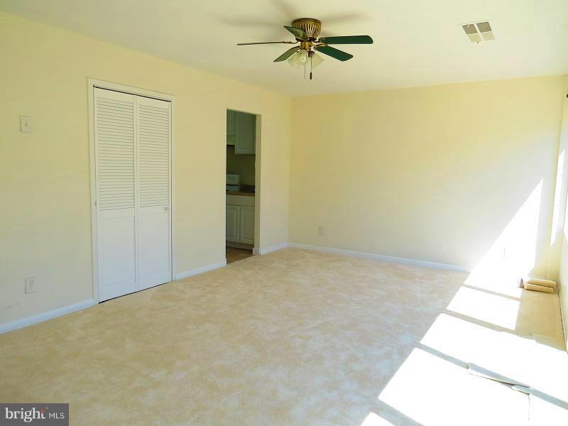 DULLES PARK TOWNHOUSES - Residential