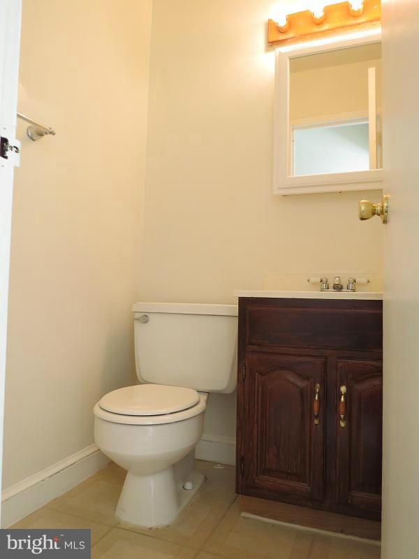 DULLES PARK TOWNHOUSES - Residential