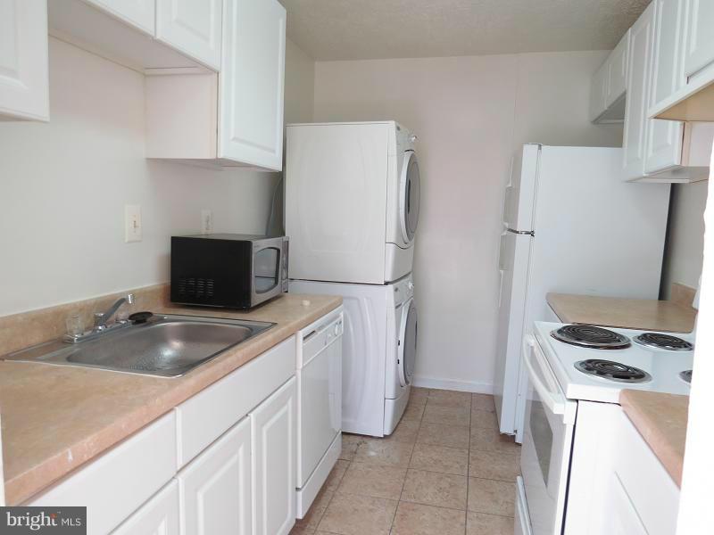 DULLES PARK TOWNHOUSES - Residential