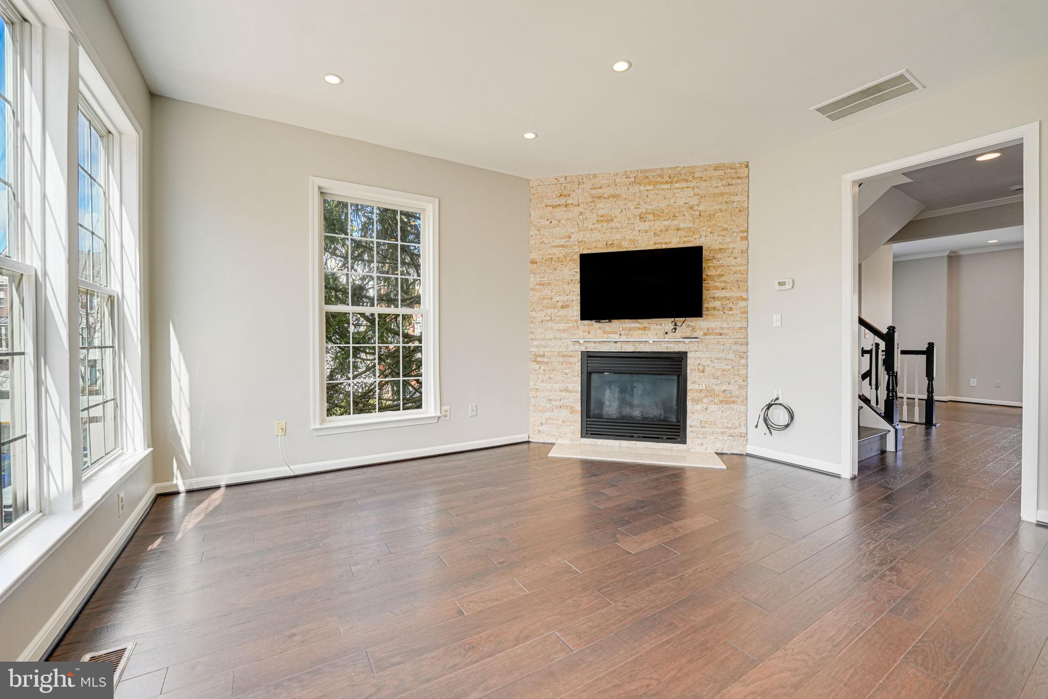 GREAT FALLS CHASE - Residential