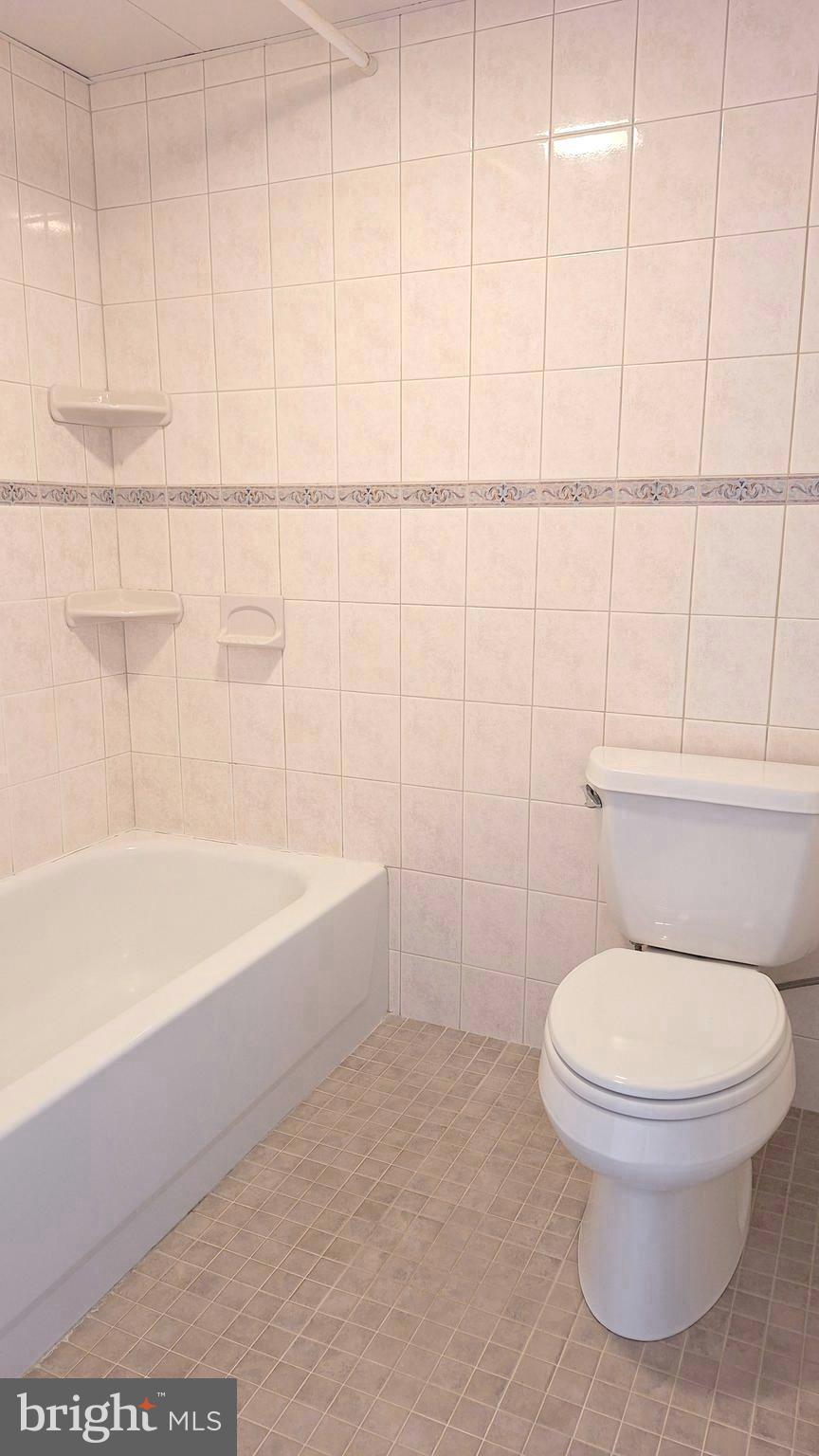 SPRING MOUNT SUMMI - Residential Lease