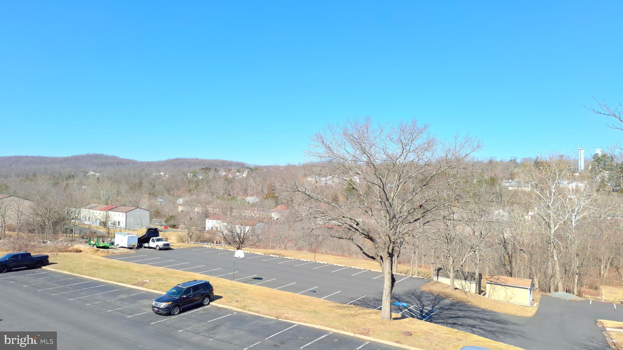 SPRING MOUNT SUMMI - Residential Lease