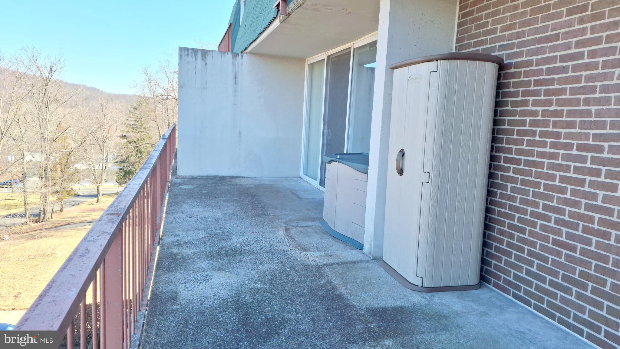 SPRING MOUNT SUMMI - Residential Lease