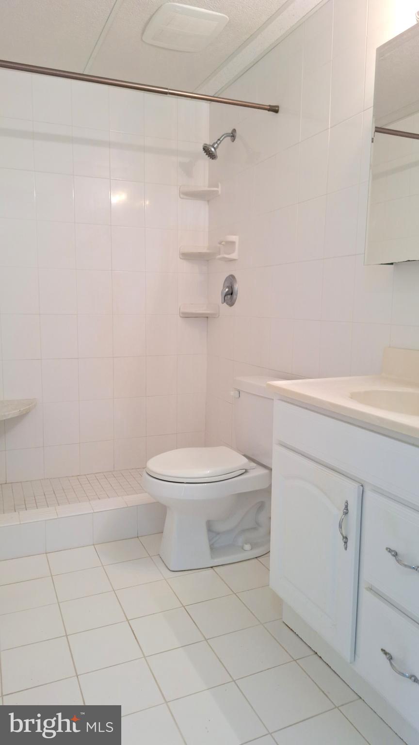 SPRING MOUNT SUMMI - Residential Lease