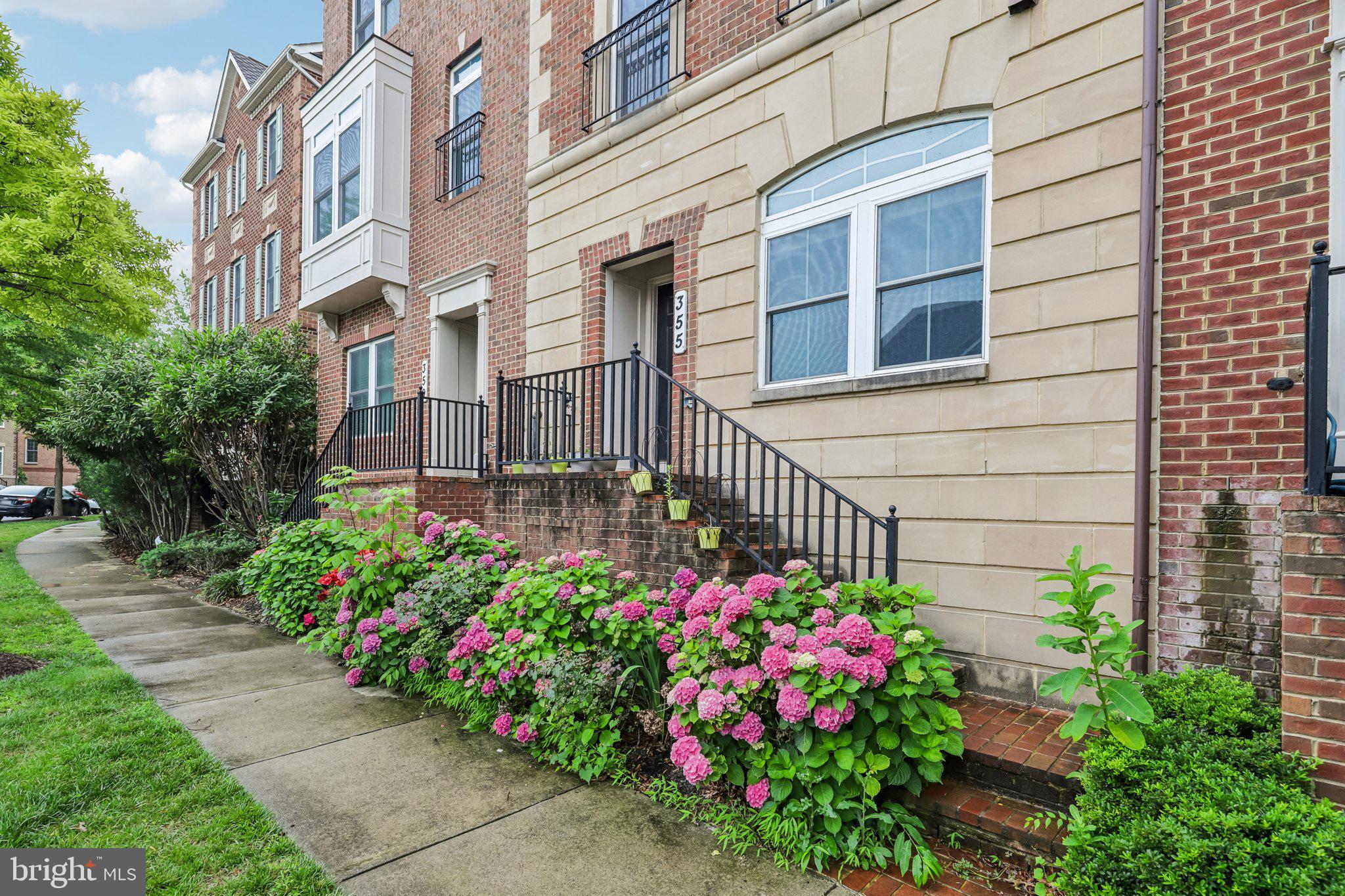 355 PARKVIEW AVENUE