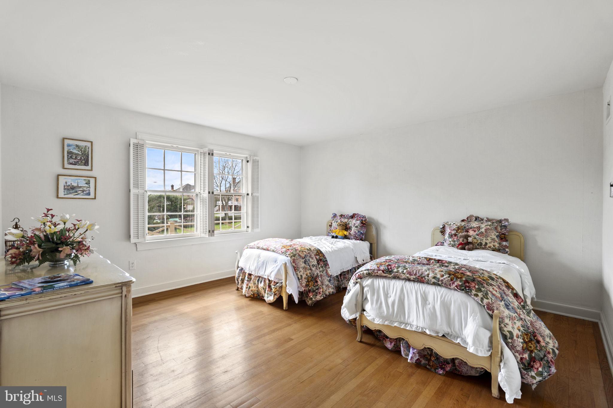 MCAULEY PARK - Residential