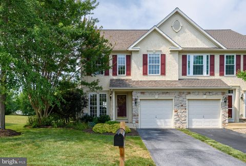 Townhouse For Sale - 201 Turnbridge Court<br/> Chester County, AVONDALE, PA 19311