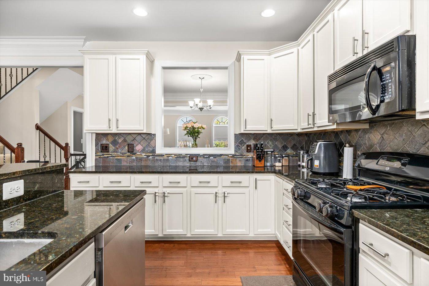 SADDLE RIDGE - Residential