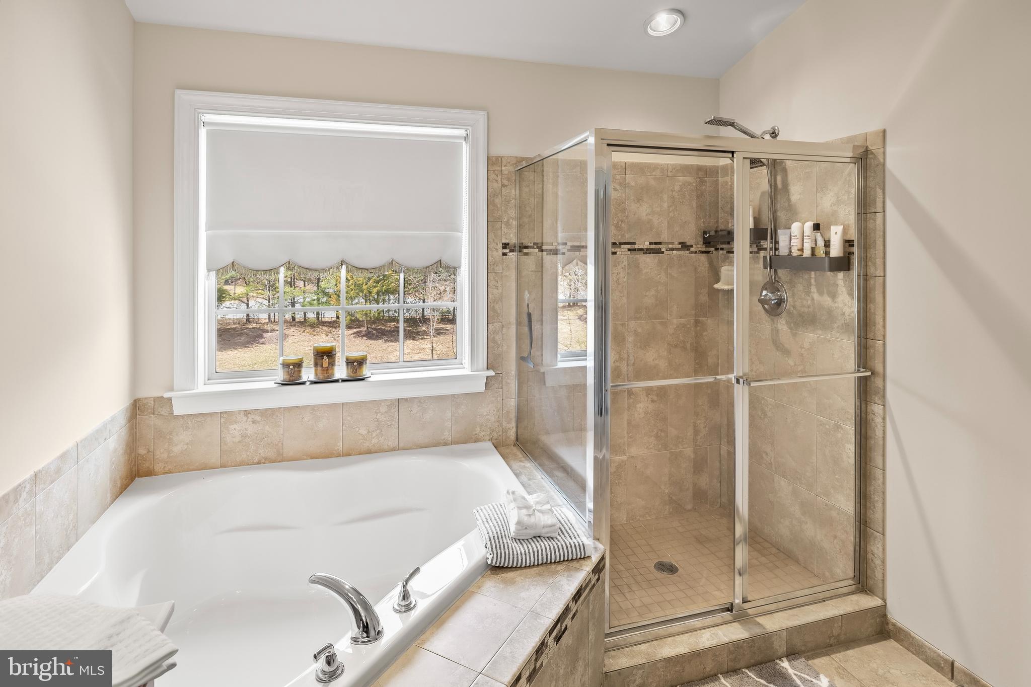 SADDLE RIDGE - Residential