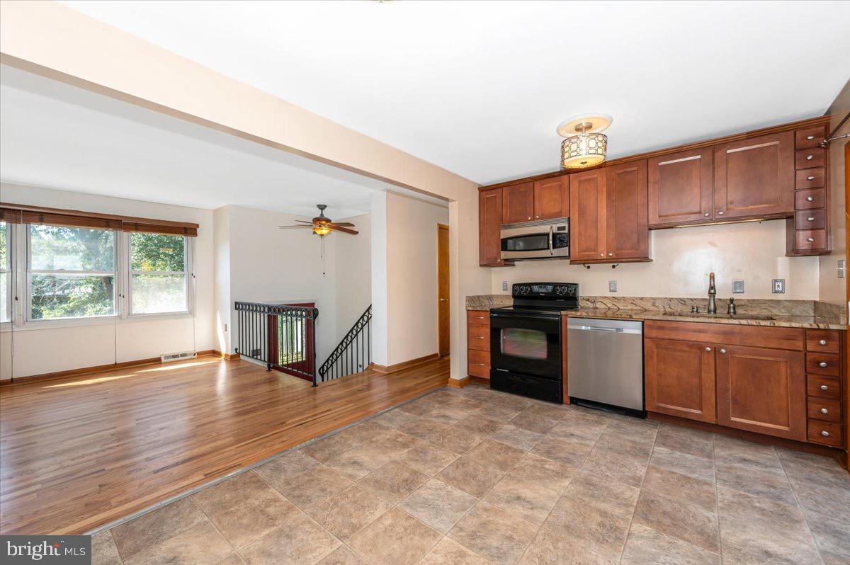 WISPERREN OAKS - Residential