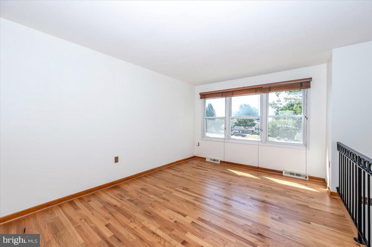 WISPERREN OAKS - Residential