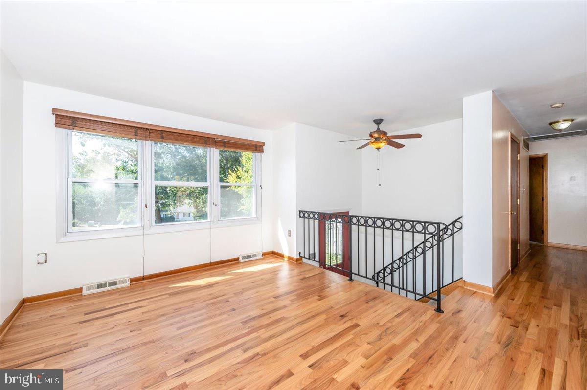 WISPERREN OAKS - Residential