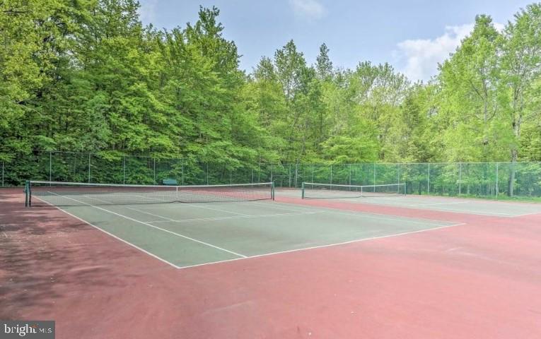 ARROWHEAD  LAKES - Residential