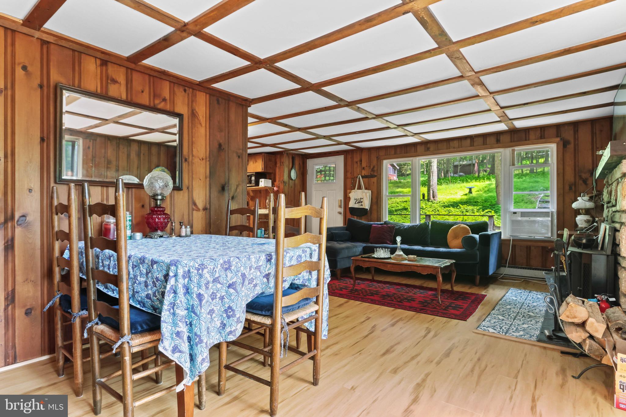 ARROWHEAD  LAKES - Residential