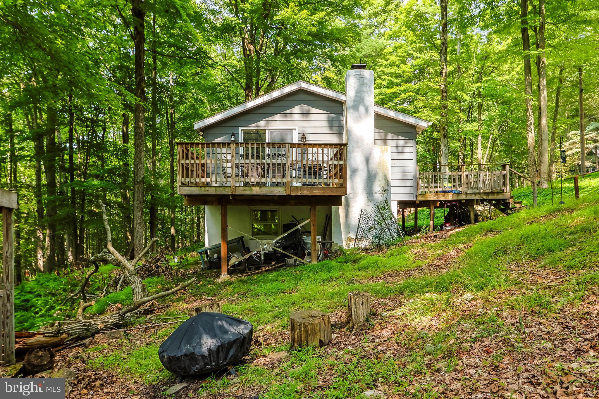 ARROWHEAD  LAKES - Residential