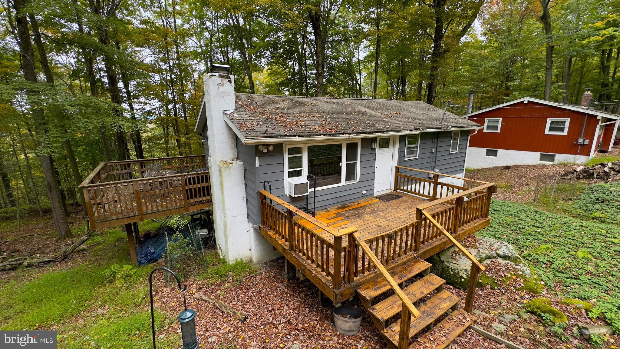 ARROWHEAD  LAKES - Residential