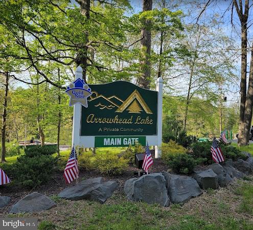 ARROWHEAD  LAKES - Residential