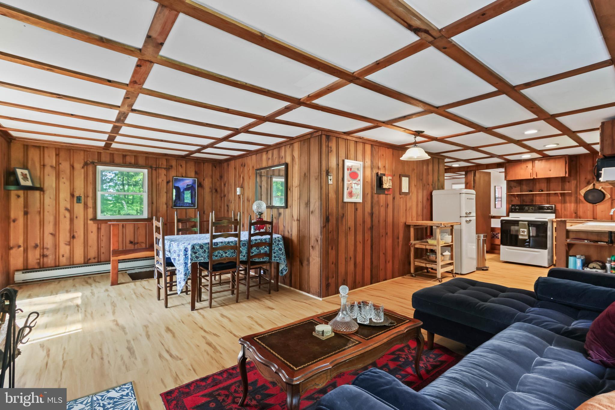 ARROWHEAD  LAKES - Residential