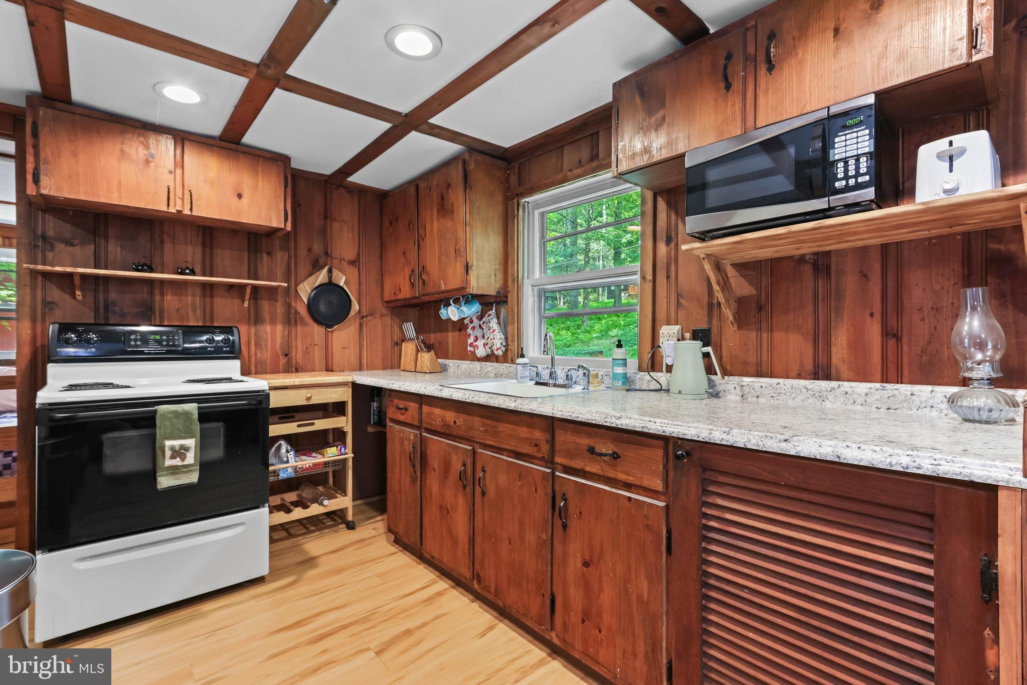 ARROWHEAD  LAKES - Residential