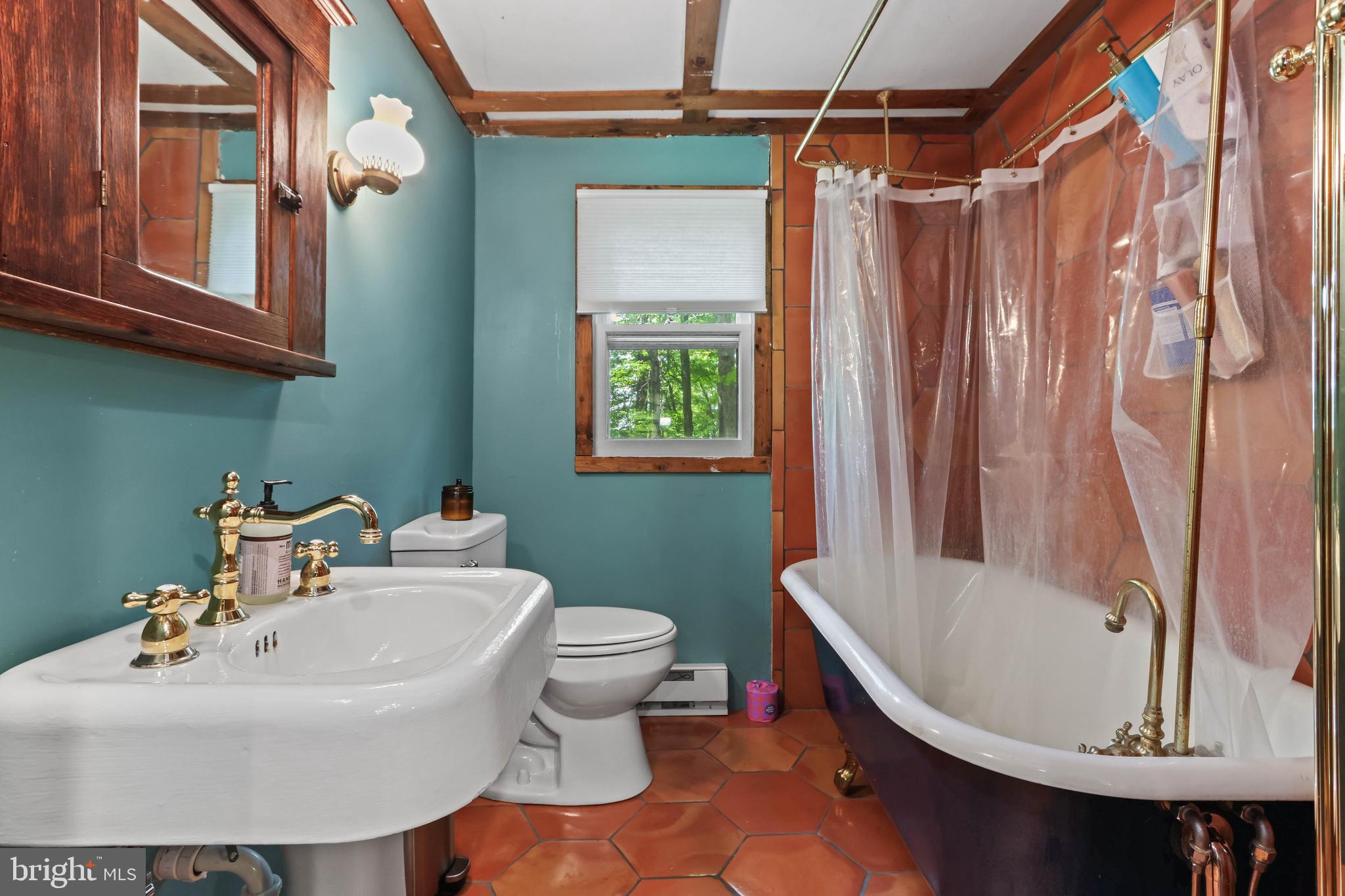 ARROWHEAD  LAKES - Residential