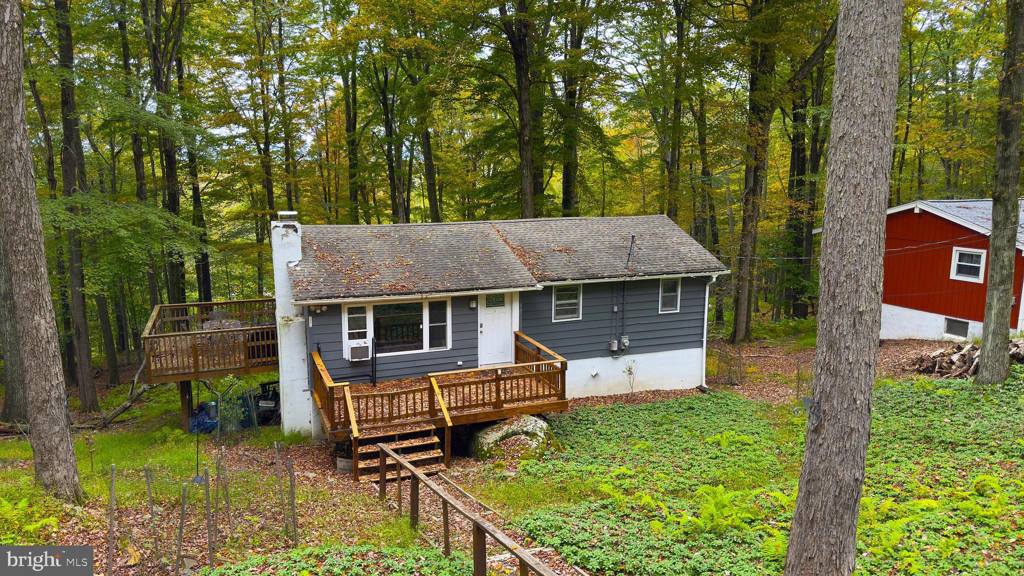 ARROWHEAD  LAKES - Residential