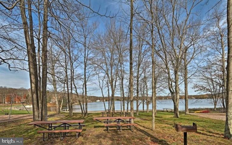 ARROWHEAD  LAKES - Residential