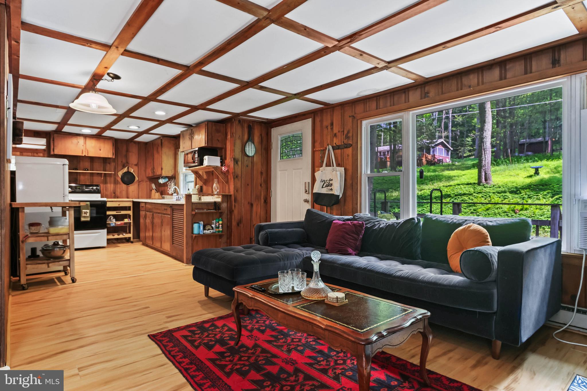 ARROWHEAD  LAKES - Residential